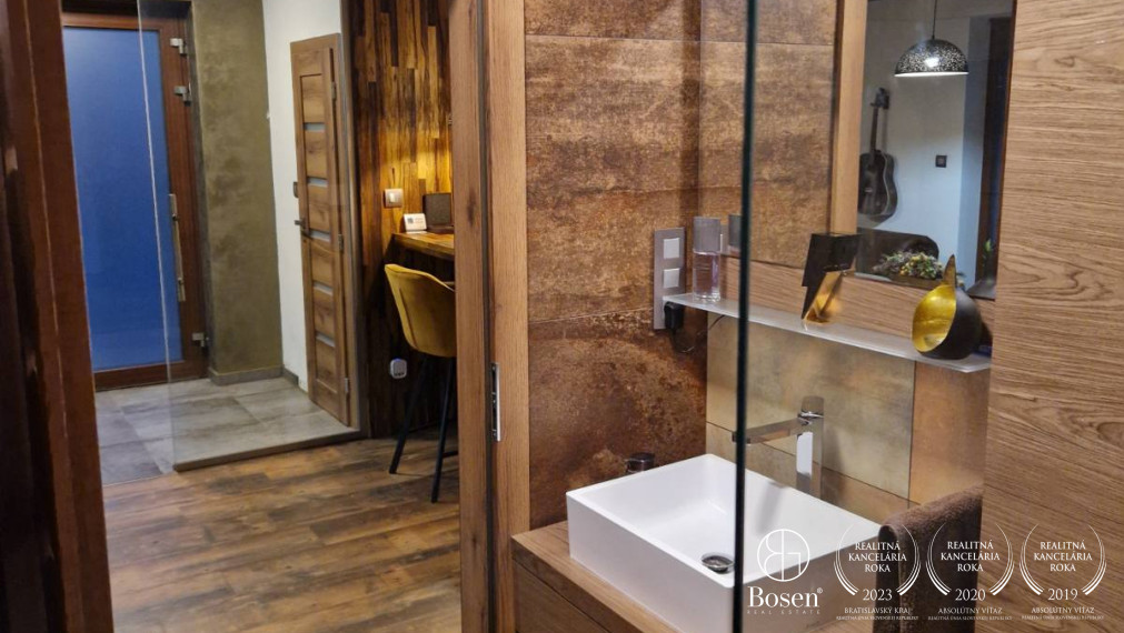 BOSEN | Rodinný dom so súkromným jazerom a bazénom v Trstenej na Ostrove