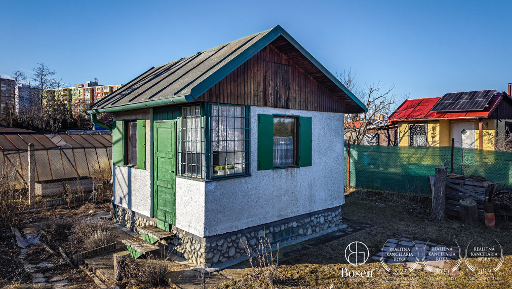 BOSEN | Záhradná chatka s pivnicou a skleníkom – Starý Juh