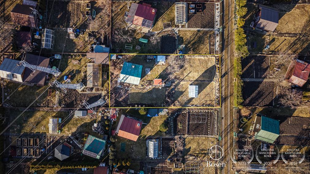 BOSEN | Záhradná chatka s pivnicou a skleníkom – Starý Juh