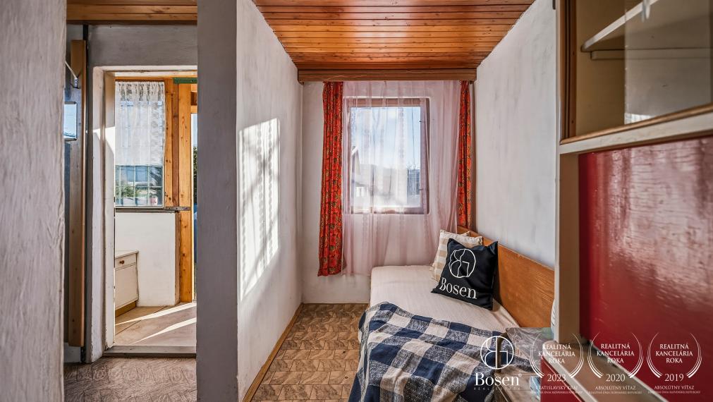 BOSEN | Záhradná chatka s pivnicou a skleníkom – Starý Juh