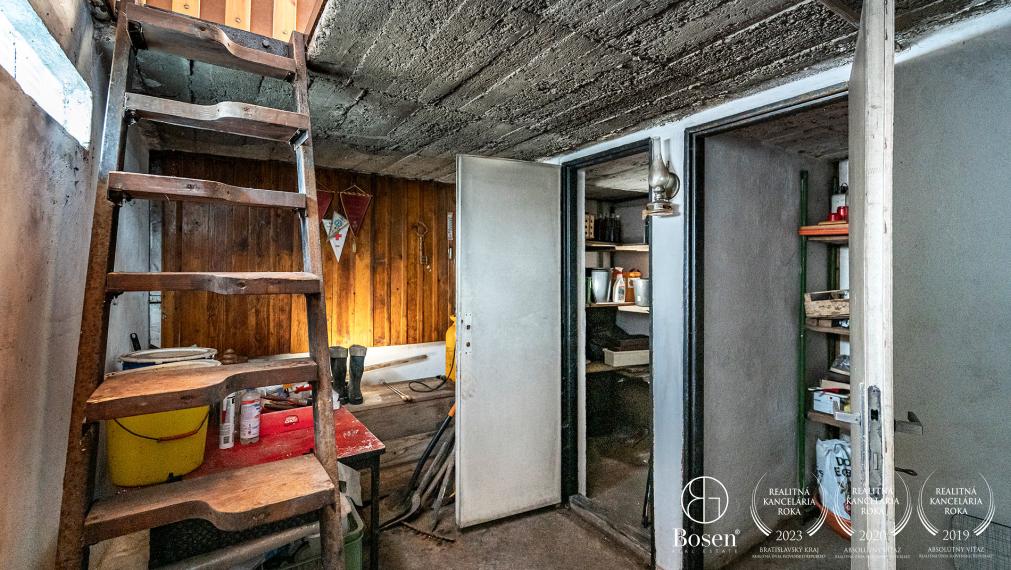 BOSEN | Záhradná chatka s pivnicou a skleníkom – Starý Juh