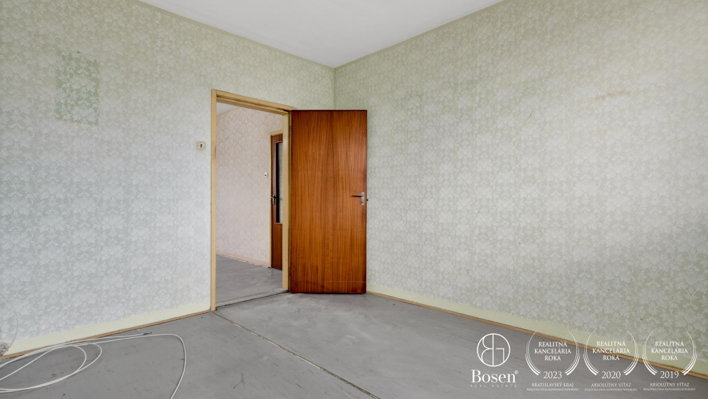 BOSEN | 4 izb. byt s loggiou a pivnicou, pôvodný stav, Dúbravka,  80,39 m2