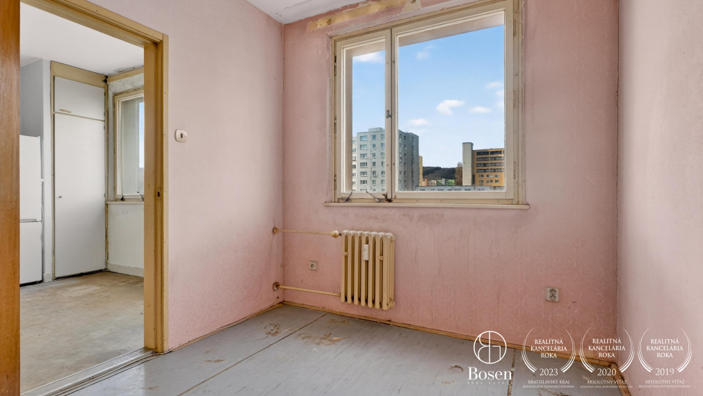 BOSEN | 4 izb. byt s loggiou a pivnicou, pôvodný stav, Dúbravka,  80,39 m2