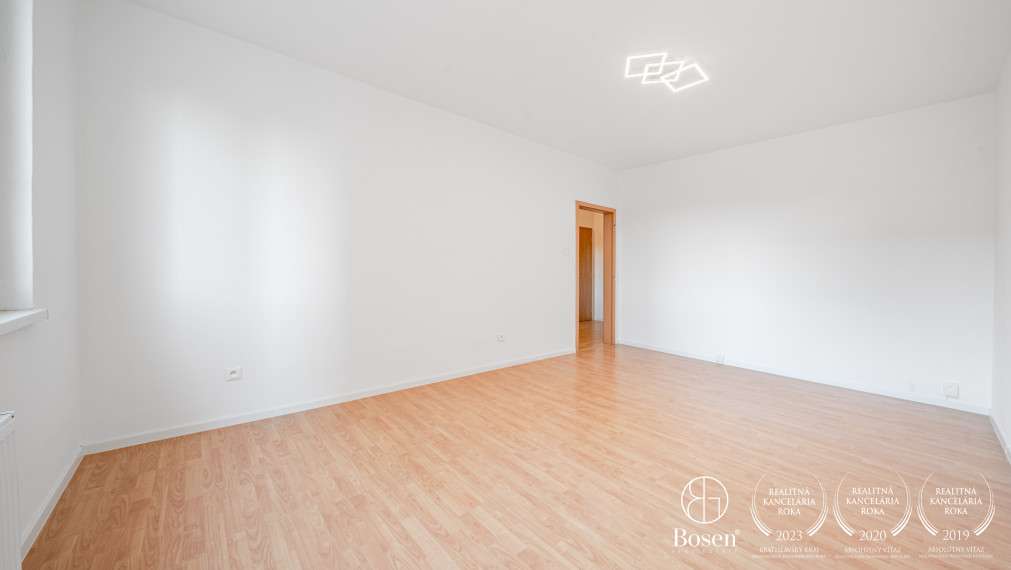 BOSEN | Slnečný 3 izbový byt s balkónom, Senica