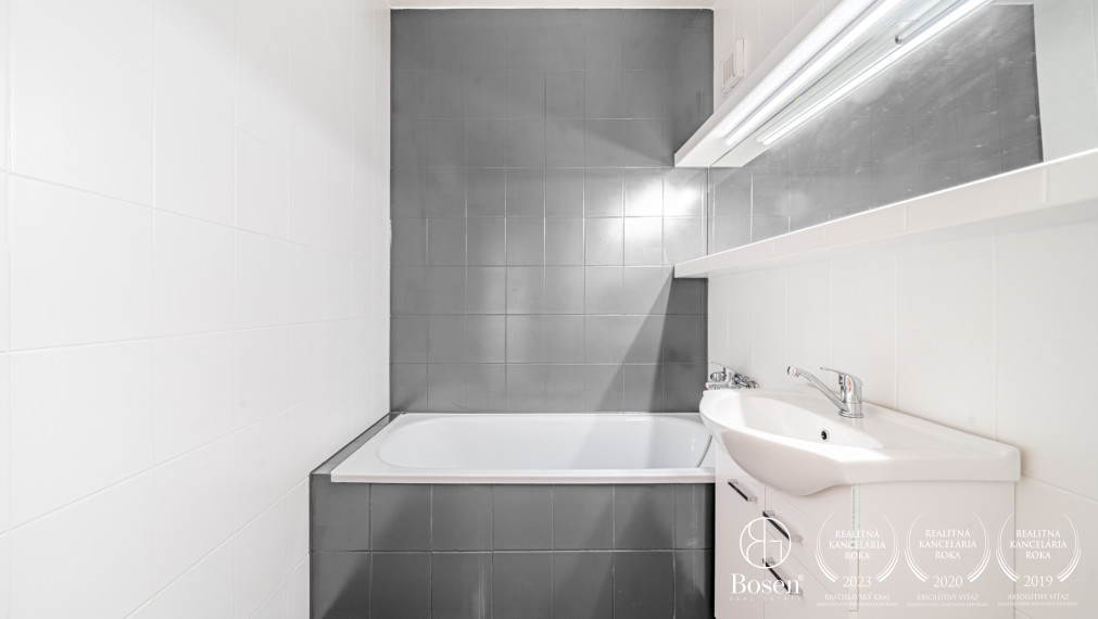 BOSEN | Slnečný 3 izbový byt s balkónom, Senica