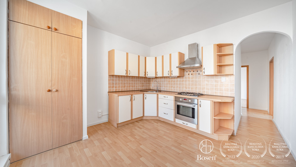 BOSEN | Slnečný 3 izbový byt s balkónom, Senica