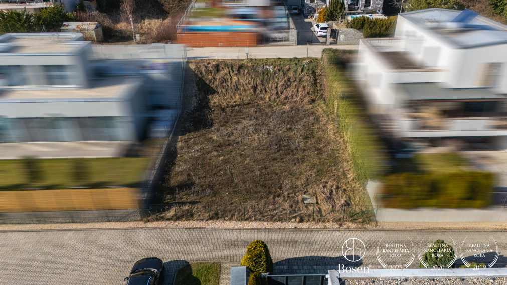 BOSEN | Pozemok na výstavbu rodinného domu, BA- Rača 435 m2