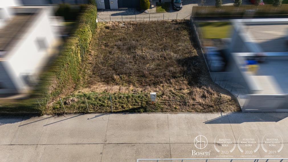 BOSEN | Pozemok na výstavbu rodinného domu, BA- Rača 435 m2