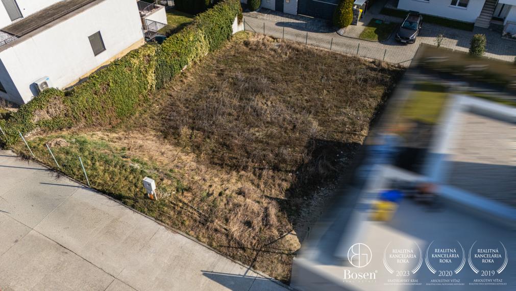 BOSEN | Pozemok na výstavbu rodinného domu, BA- Rača 435 m2
