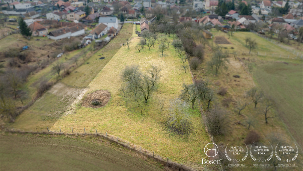 ARISE | Veľký pozemok s rodinným domom v obci Ješkova Ves