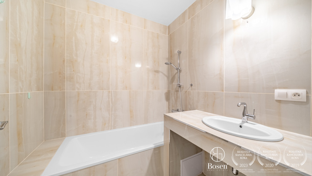 BOSEN | 3-izbový byt s terasou a balkónom, Hradný kopec, Búdkova