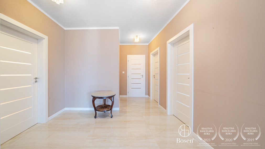 BOSEN | 3-izbový byt s terasou a balkónom, Hradný kopec, Búdkova