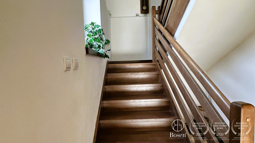 LOYALTERS | Veľký rodinný dom s garážou Rudno nad Hronom