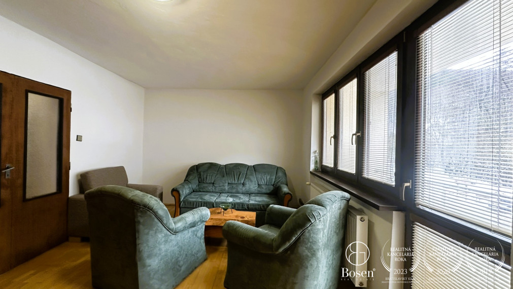 LOYALTERS | Veľký rodinný dom s garážou Rudno nad Hronom