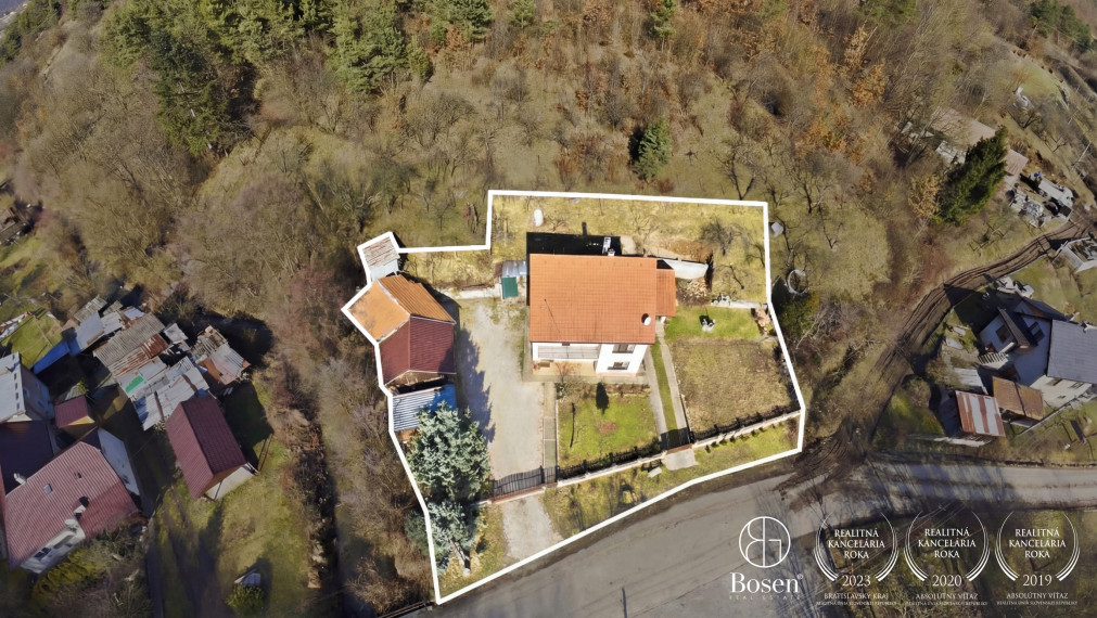 LOYALTERS | Veľký rodinný dom s garážou Rudno nad Hronom