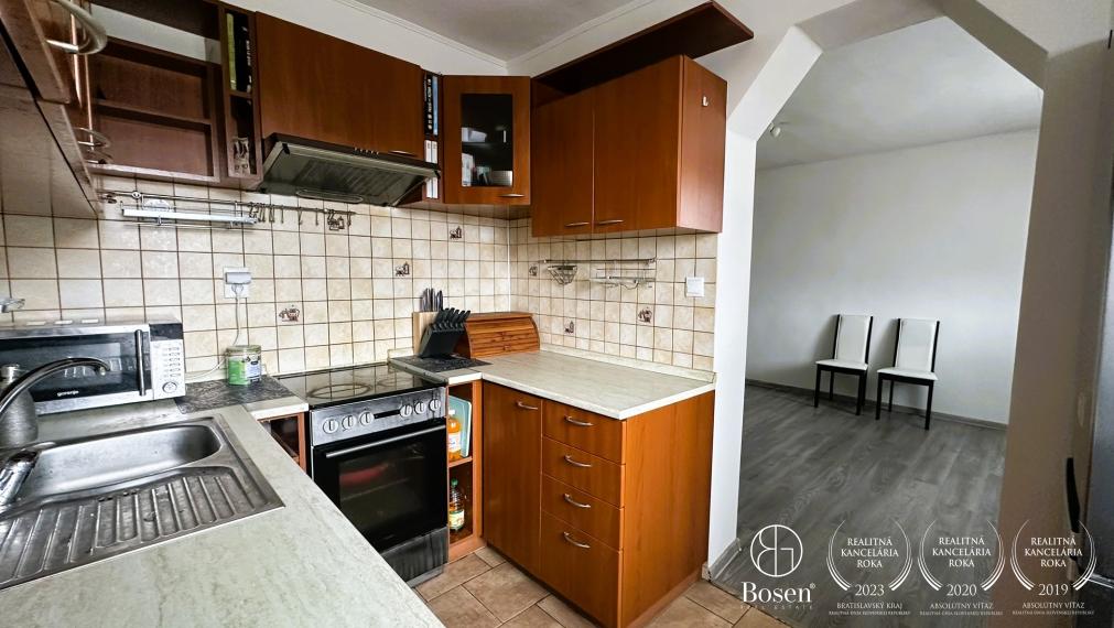 LOYALTERS |  4-izbový byt s garážou a záhradou v Lutile