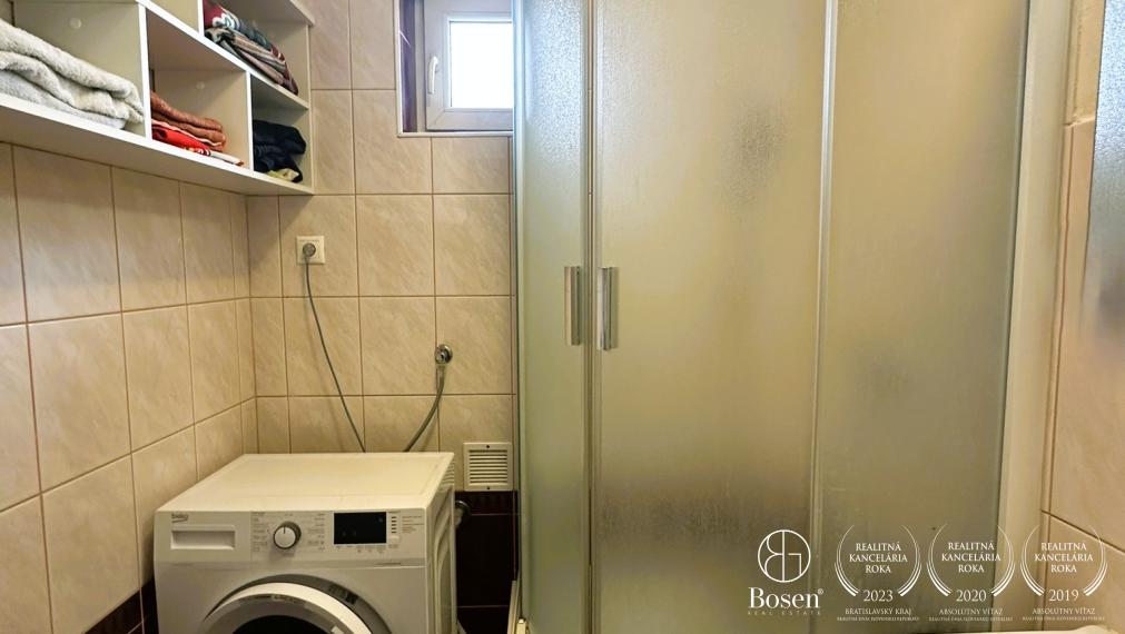 LOYALTERS |  4-izbový byt s garážou a záhradou v Lutile