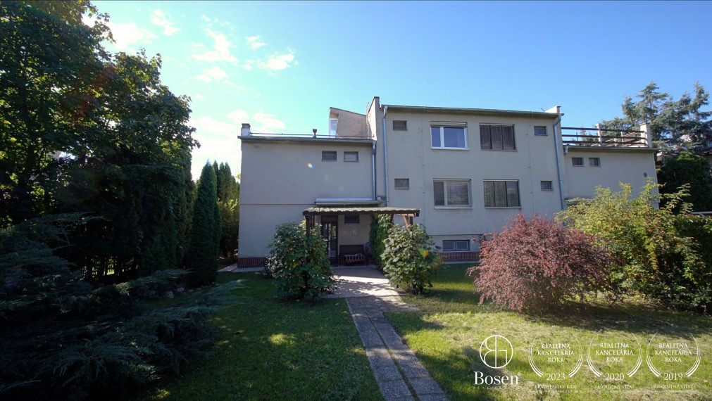 LOYALTERS | Rodinný dom s garážou a záhradou Žiar nad Hronom