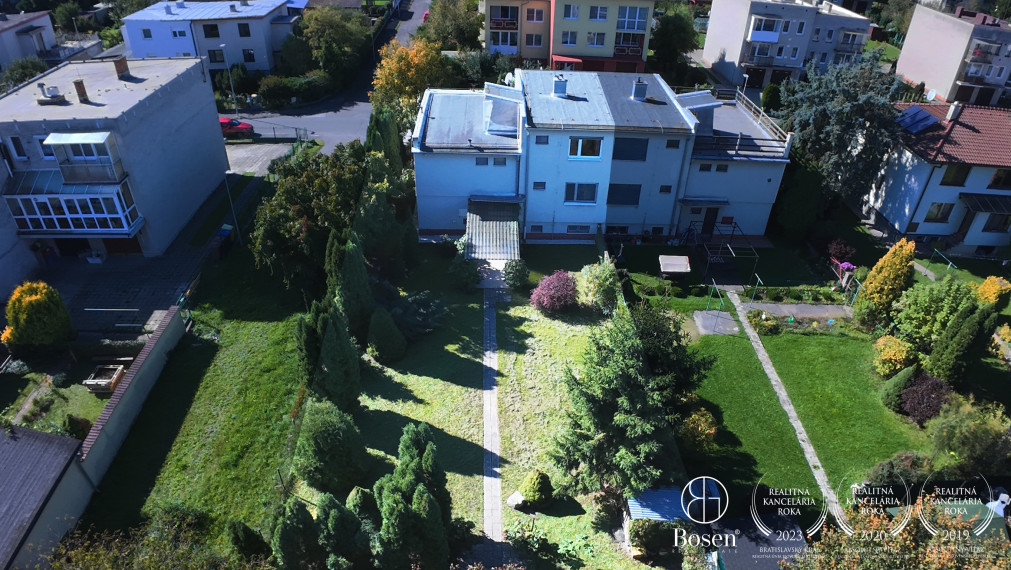 LOYALTERS | Rodinný dom s garážou a záhradou Žiar nad Hronom