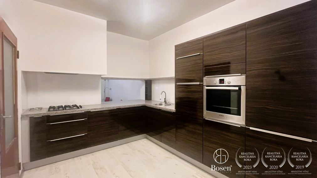 LOYALTERS | Rodinný dom s garážou a záhradou Žiar nad Hronom