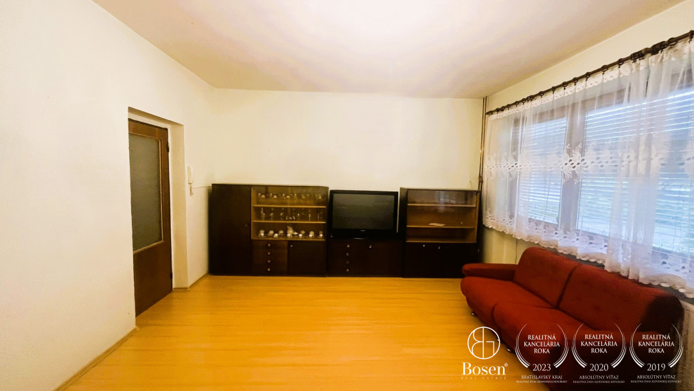 LOYALTERS | Rodinný dom s garážou a záhradou Žiar nad Hronom