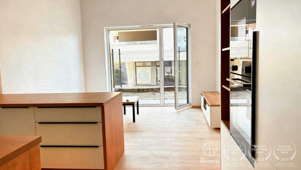 LOYALTERS | Na predaj 1 izbový byt s predzáhradkou a garážovým státím v novostavbe - Rovinka