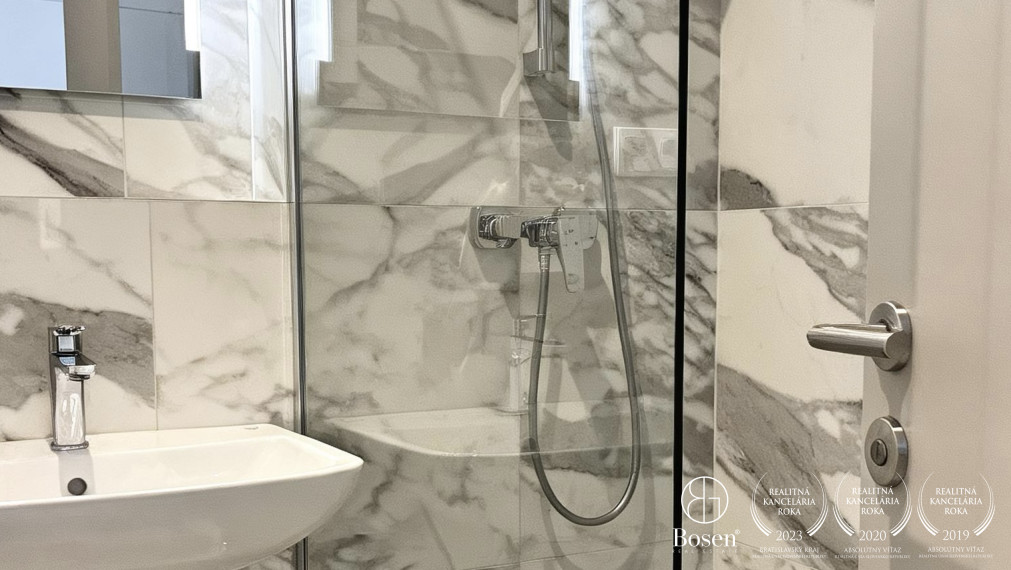 LOYALTERS | Na predaj 1 izbový byt s predzáhradkou a garážovým státím v novostavbe - Rovinka