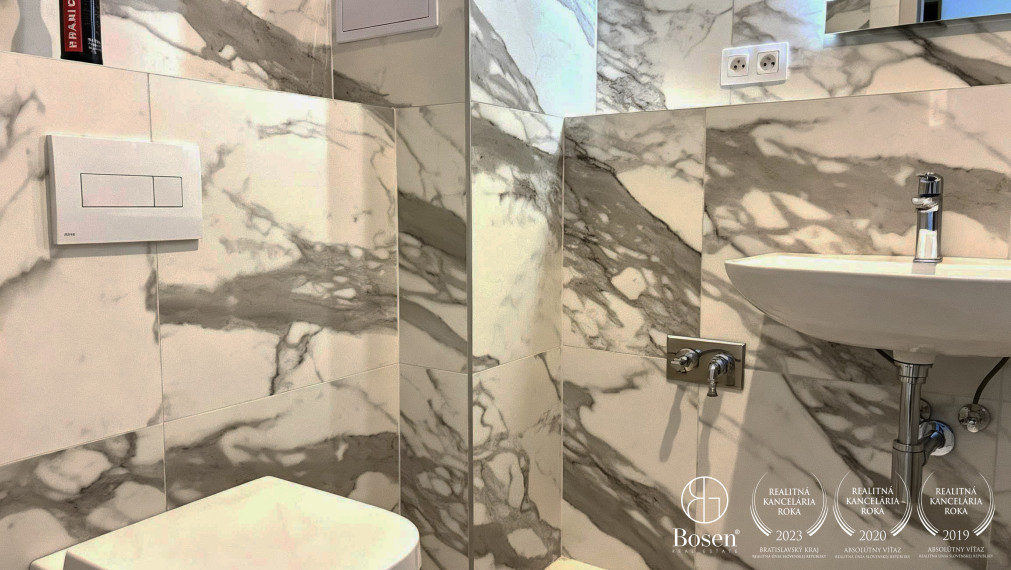 LOYALTERS | Na predaj 1 izbový byt s predzáhradkou a garážovým státím v novostavbe - Rovinka