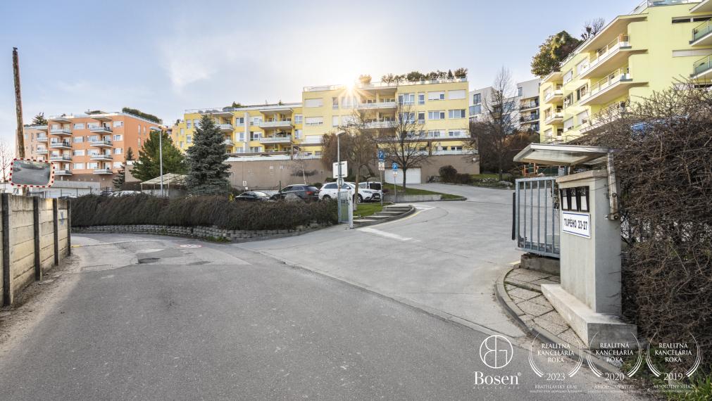 BOSEN | Morning coffee on the terrace with a view – 3-room apartment, Tupého Street, Bratislava – Vinohrady, 107 m²