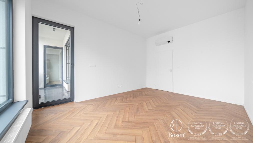 LOYALTERS | Predaj 3-izbového apartmánu s balkónom 82m2 | Kesselbauer |