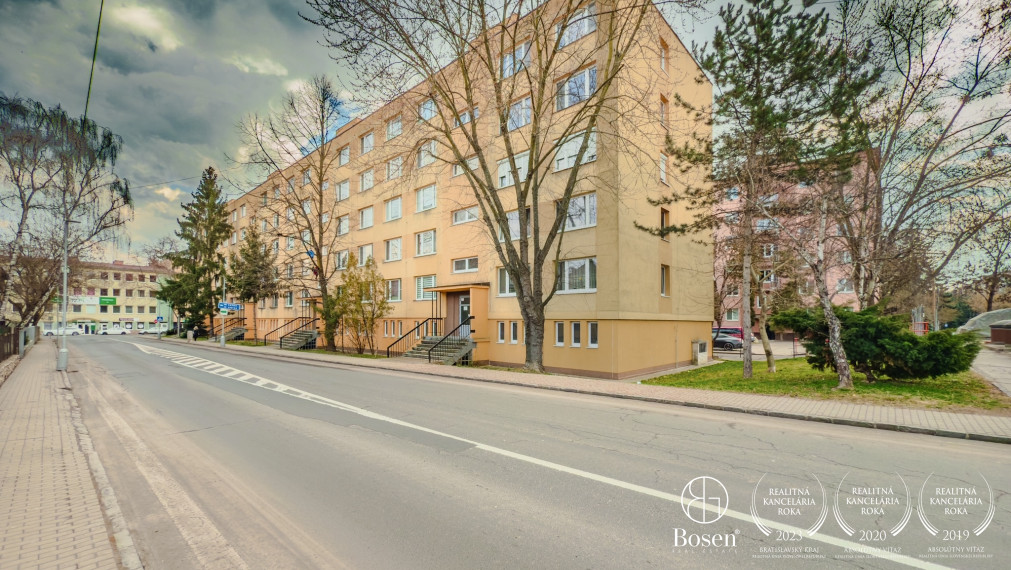 BOSEN | 3 izbový byt s balkónom na ulici A.Bernoláka.