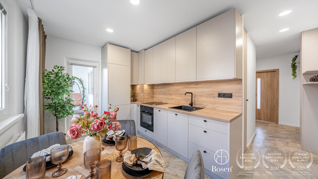 BOSEN | Kompletne zariadený, zrekonštruovaný 3-izbový byt s loggiou, 76,8 m2, Lamač, Studenohorská