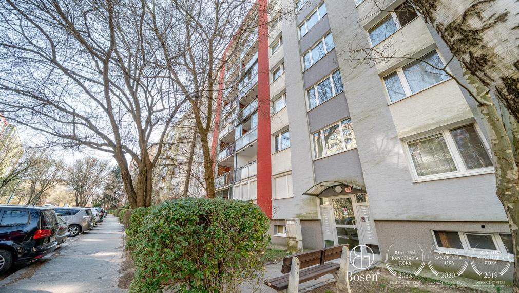 BOSEN | Kompletne zariadený, zrekonštruovaný 3-izbový byt s loggiou, 76,8 m2, Lamač, Studenohorská