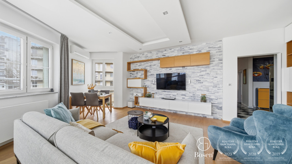 BOSEN | 4-bedroom apartment with terrace and parking, Old Town - Tichá street, 102 m2