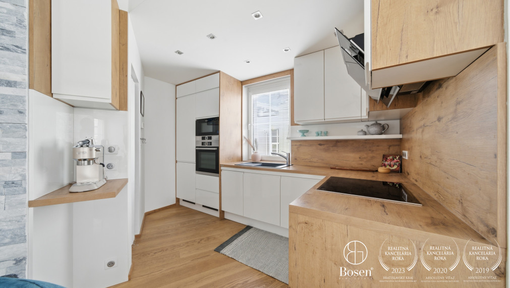 BOSEN | 4-bedroom apartment with terrace and parking, Old Town - Tichá street, 102 m2