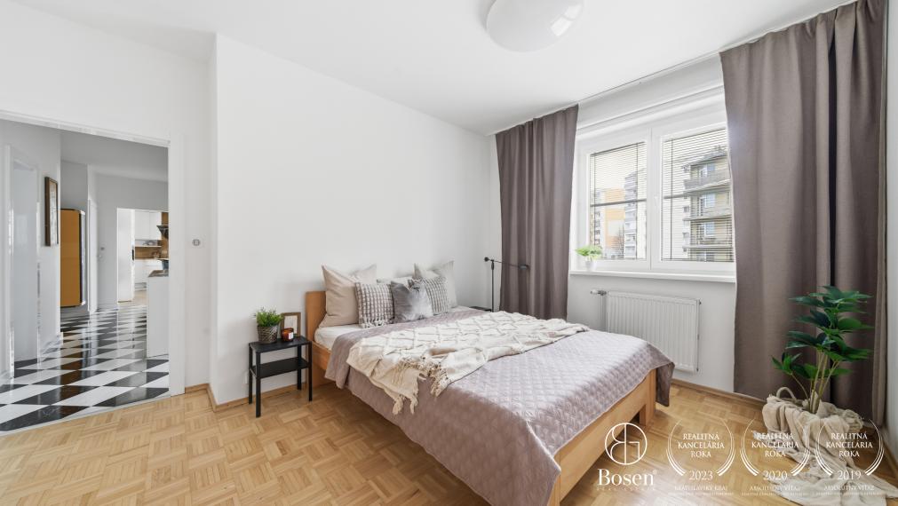 BOSEN | 4-bedroom apartment with terrace and parking, Old Town - Tichá street, 102 m2