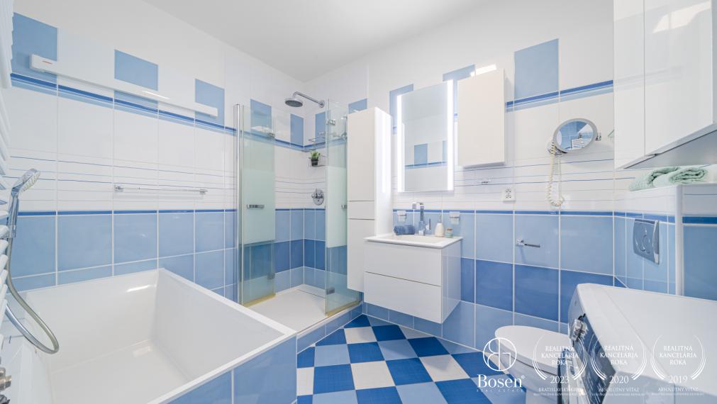 BOSEN | 4-bedroom apartment with terrace and parking, Old Town - Tichá street, 102 m2