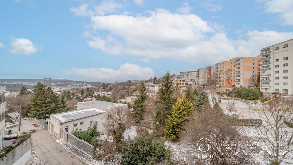 BOSEN | 4-bedroom apartment with terrace and parking, Old Town - Tichá street, 102 m2