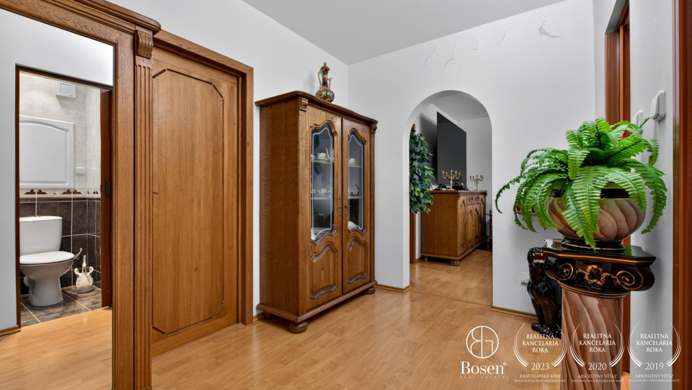 BOSEN | Kompletne zrekonštruovaný 4 izbový byt s garážou na ulici Sama Chalúpku, Stupava