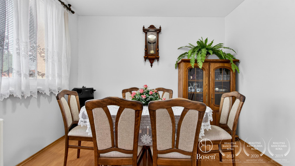 BOSEN | Kompletne zrekonštruovaný 4 izbový byt s garážou na ulici Sama Chalúpku, Stupava