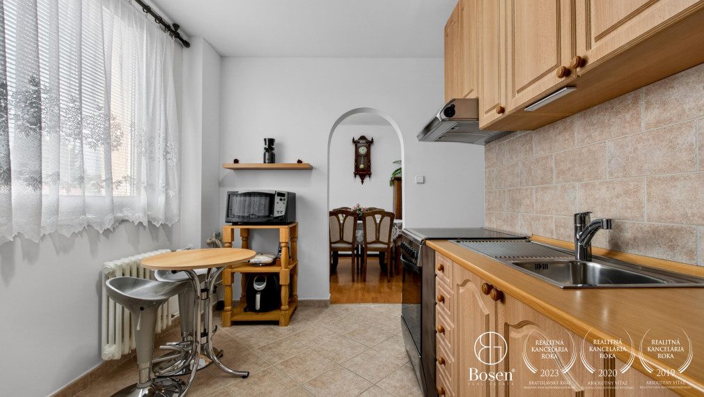 BOSEN | Kompletne zrekonštruovaný 4 izbový byt s garážou na ulici Sama Chalúpku, Stupava