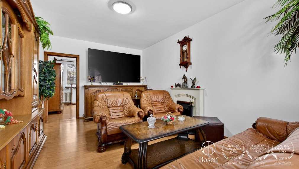 BOSEN | Kompletne zrekonštruovaný 4 izbový byt s garážou na ulici Sama Chalúpku, Stupava