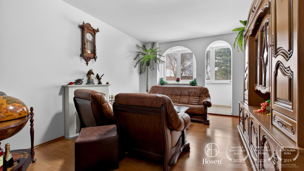 BOSEN | Kompletne zrekonštruovaný 4 izbový byt s garážou na ulici Sama Chalúpku, Stupava