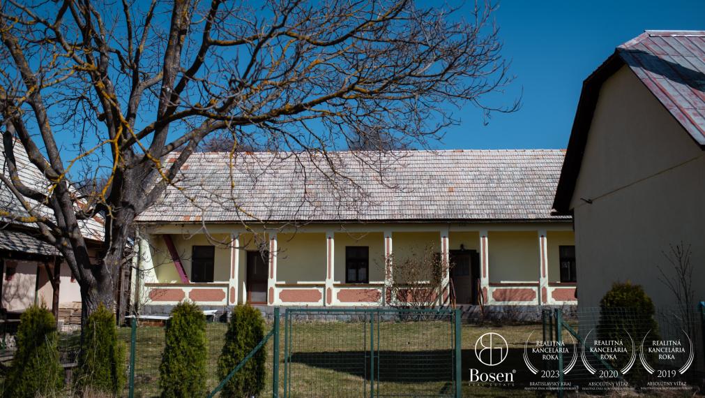 BOSEN | Rodinná usadlosť na polosamote, pozemok 3100 m2.