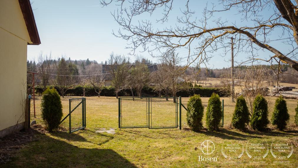 BOSEN | Rodinná usadlosť na polosamote, pozemok 3100 m2.