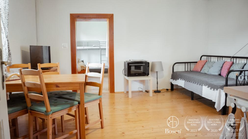 BOSEN | Rodinná usadlosť na polosamote, pozemok 3100 m2.