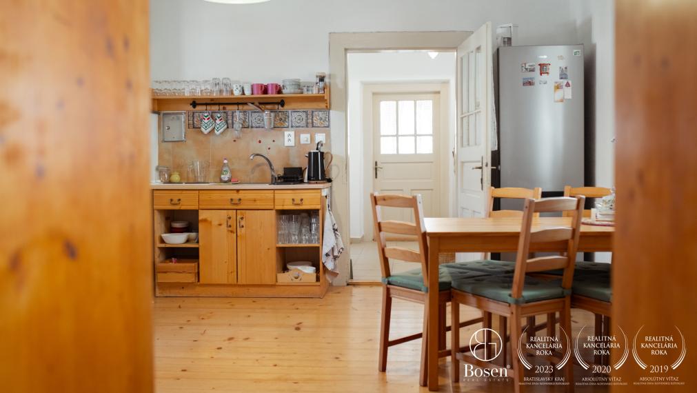 BOSEN | Rodinná usadlosť na polosamote, pozemok 3100 m2.