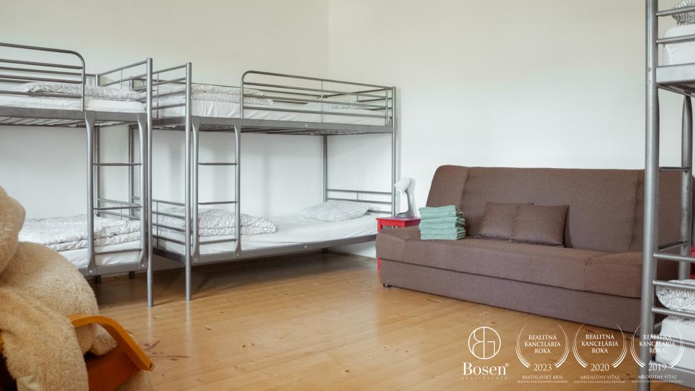 BOSEN | Rodinná usadlosť na polosamote, pozemok 3100 m2.