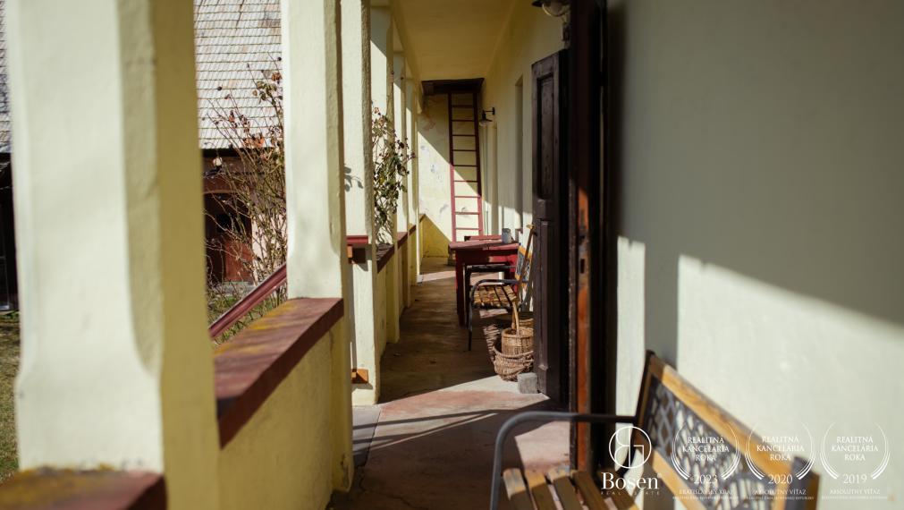 BOSEN | Rodinná usadlosť na polosamote, pozemok 3100 m2.