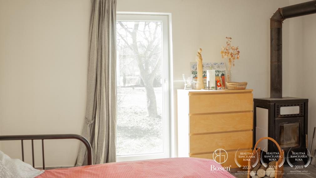 BOSEN | Rodinná usadlosť na polosamote, pozemok 3100 m2.